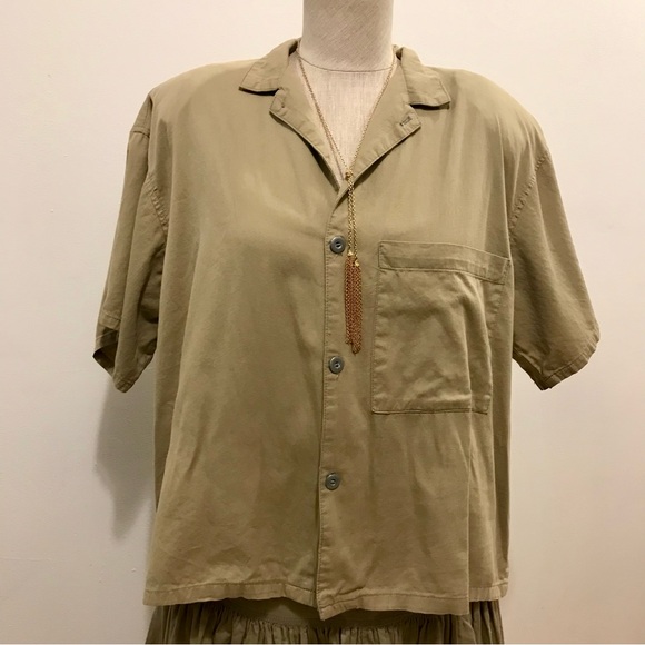 Metropole Tops - Vintage Metropole Boxy Short Sleeve Shirt in Khaki. Size M.